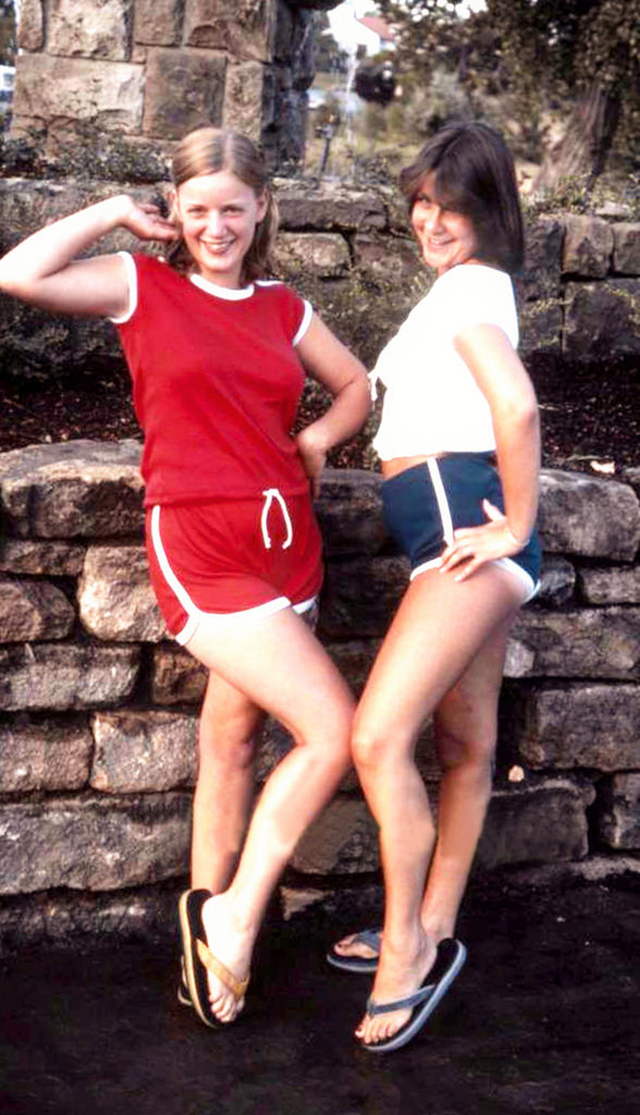 24 farbige Schnappschüsse deutscher Teenager-Mädchen in den 1970er Jahren_Ha