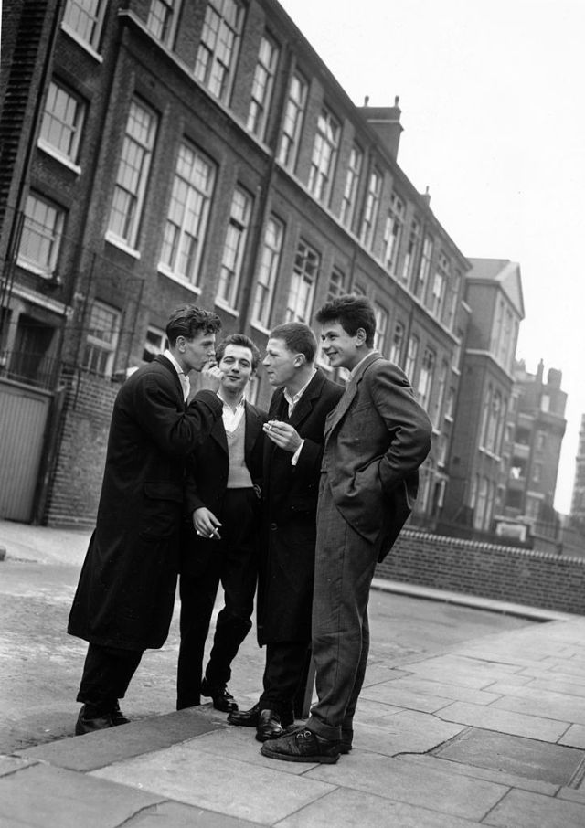 Fascinating Vintage Photos of British Youth in the 1950s_Ha