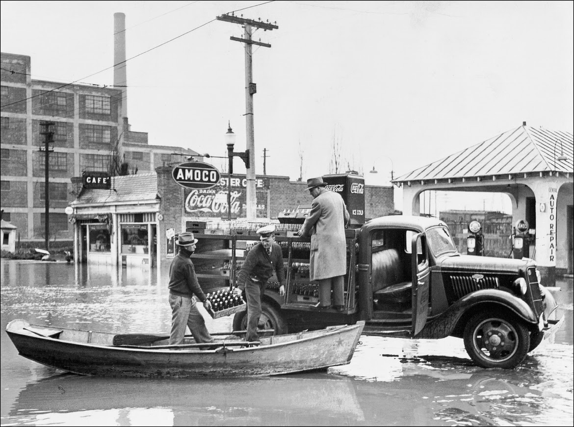 Vintage Photos of Ford Coca-Cola Delivery Trucks From Between the 1920s and 1950s_Ha