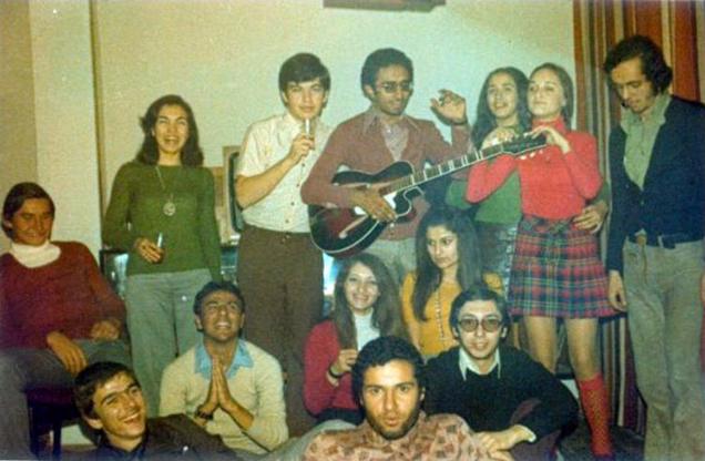 39 Vintage Snapshots Capture Teenage Parties During the 1960s and 1970s_teo