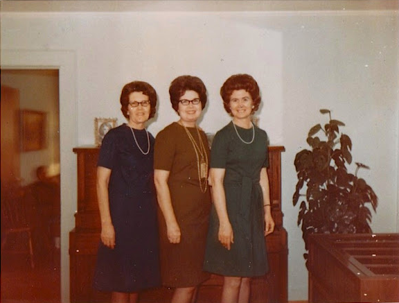 Swinging Sixties: The Term May Be Not For Middle-Aged Women in the 1960s_teo