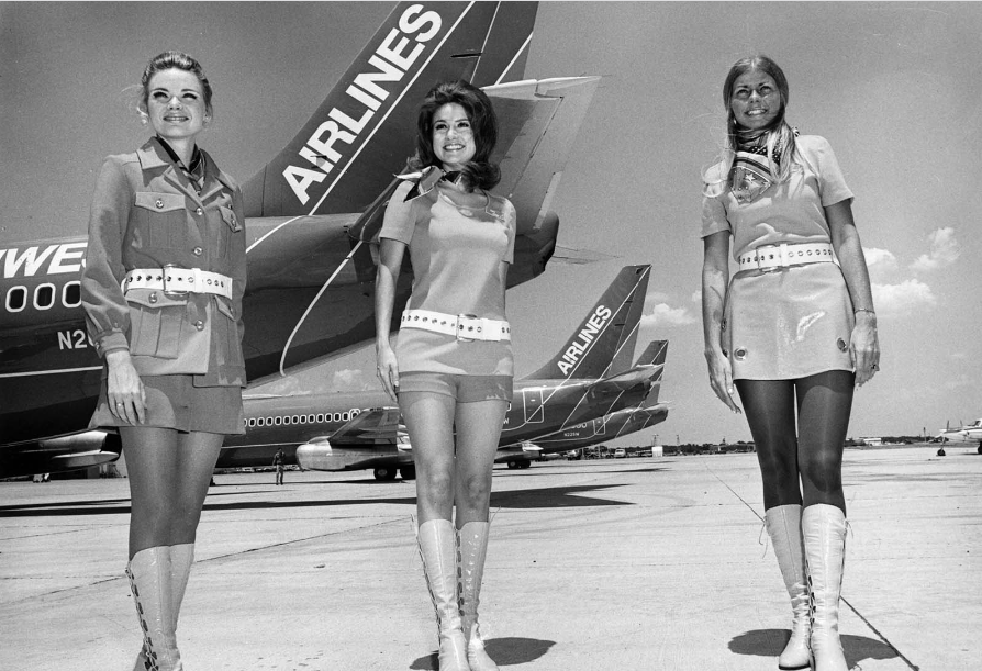 A photographic historical look at the sexy stewardesses of the 1960s-1980s_teo